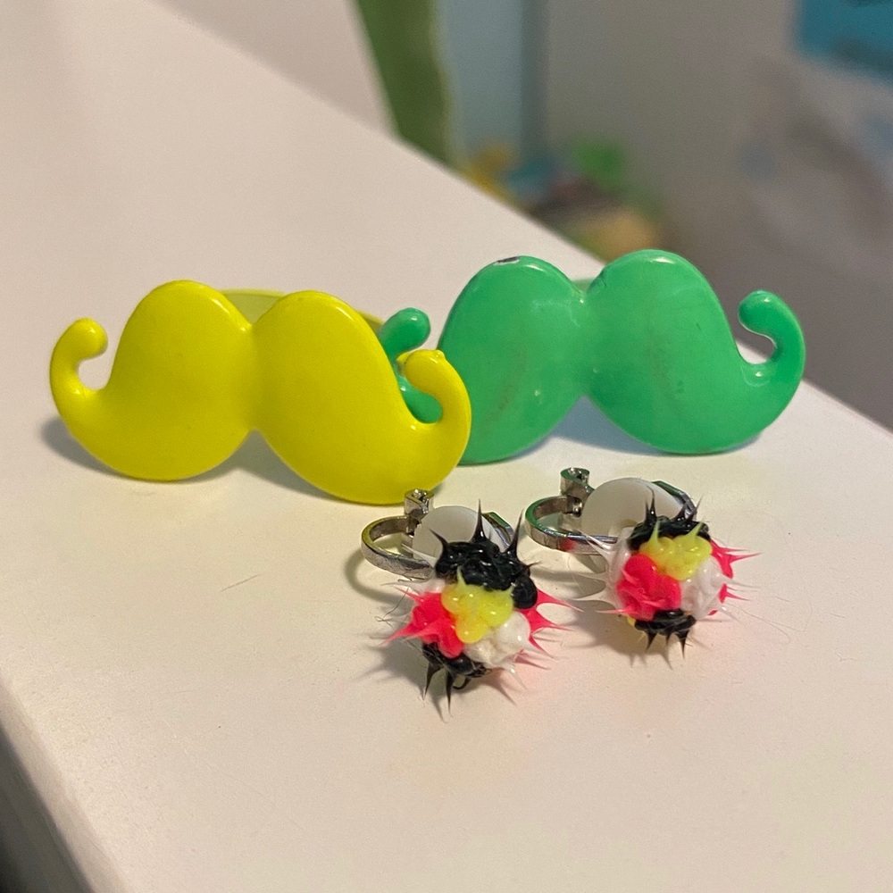 Cute rings and clip on earrings bundle!